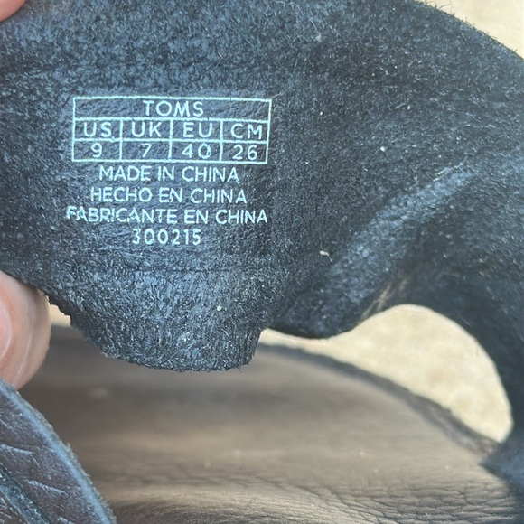TOMS Black Leather Toe Loop Slide Sandals Sz. 9 - Picture 8 of 8